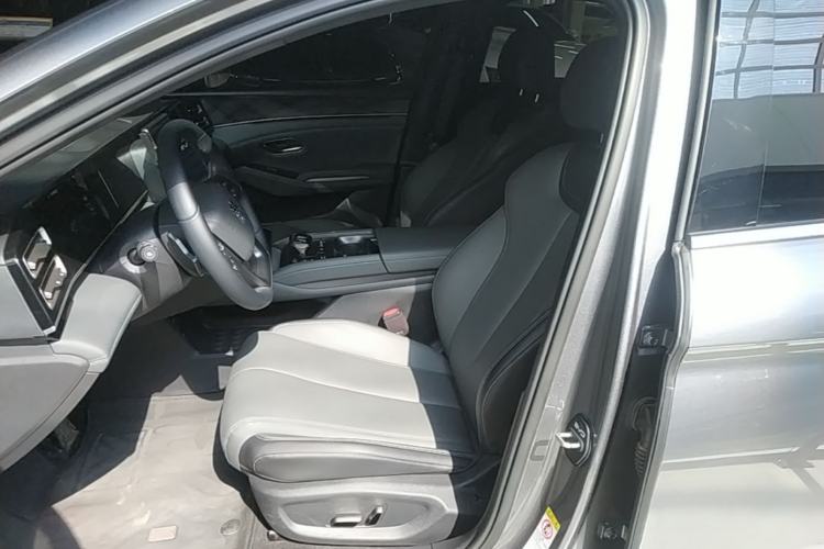 Used BYD Qin L 2025 DM-i Smart Drive 120KM Superior Model Left Front Seat
