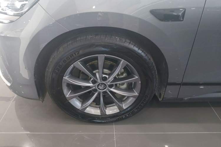 Used BYD Qin L 2025 EV 545KM Beyond Version Left Front Wheel Hub