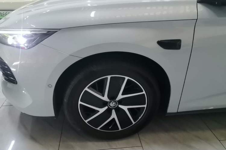 Used BYD Qin L 2025 DM-i Smart Drive 120KM Leading Model Left Front Wheel Hub