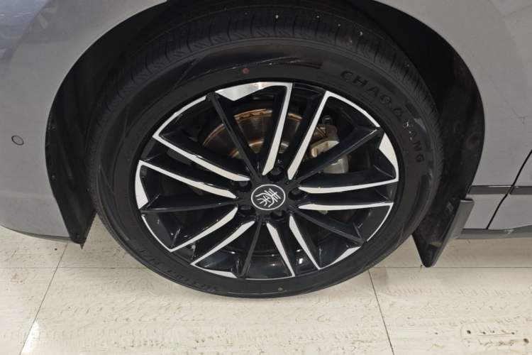 Used BYD Qin L 2025 EV 545KM Excellence Edition Left Front Wheel Hub
