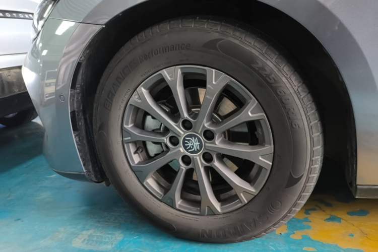 Used BYD Qin L 2025 DM-i Smart Drive 80KM Leading Model Left Front Wheel Hub