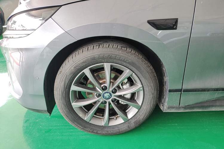 Used BYD Qin L 2025 EV 470KM Leading Edition Left Front Wheel Hub