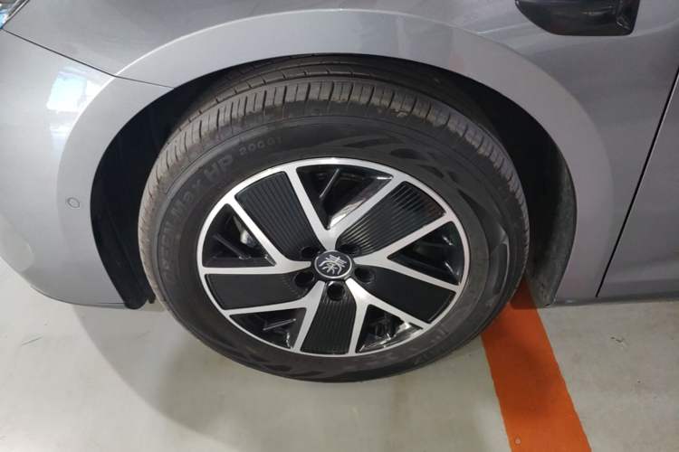 Used BYD Qin L 2025 DM-i Smart Drive 120KM Leading Model Left Front Wheel Hub
