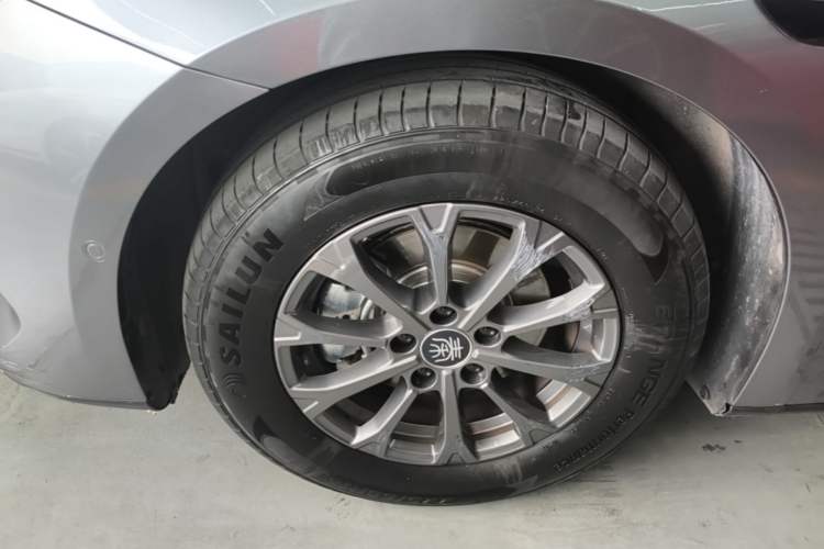 Used BYD Qin L 2025 DM-i Smart Drive 80KM Leading Model Left Front Wheel Hub