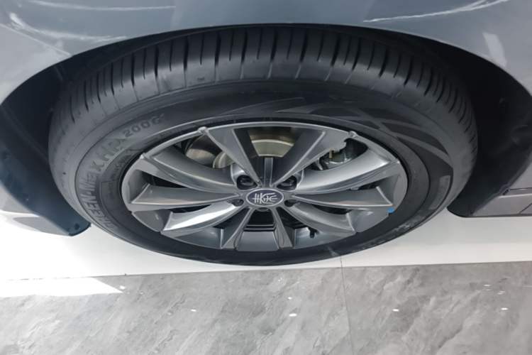 Used BYD Qin L 2025 EV 470KM Leading Edition Left Front Wheel Hub