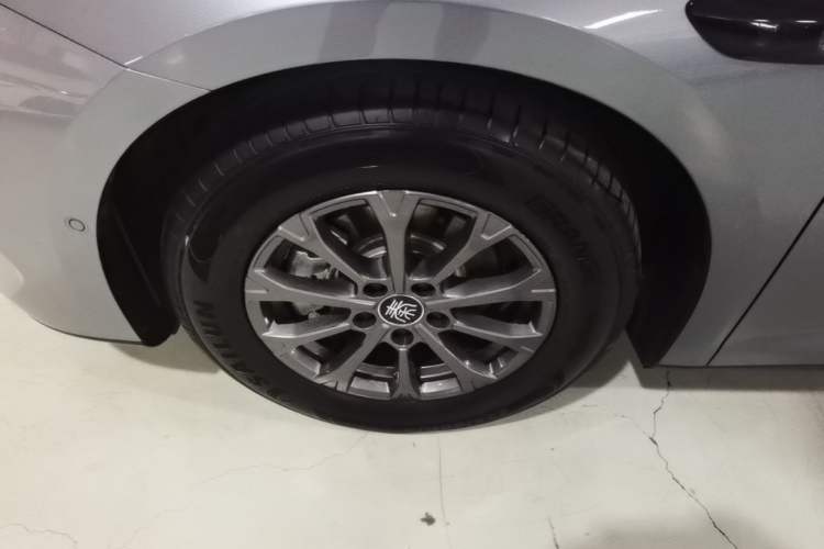Used BYD Qin L 2025 DM-i Smart Drive 80KM Leading Model Left Front Wheel Hub