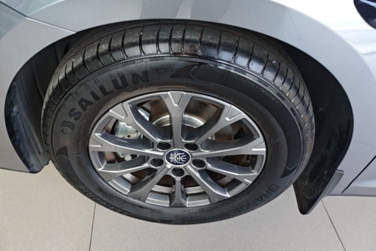 Used BYD Qin L 2025 DM-i Smart Drive 80KM Leading Model Left Front Wheel Hub