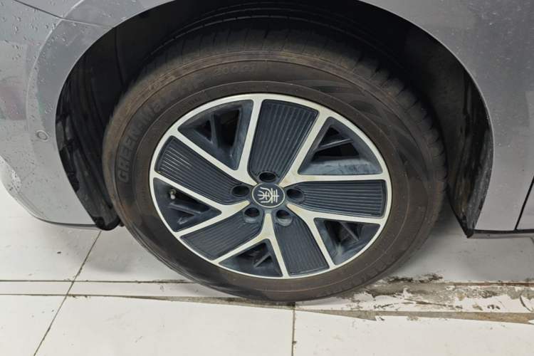 Used BYD Qin L 2025 DM-i Smart Drive 120KM Leading Model Left Front Wheel Hub