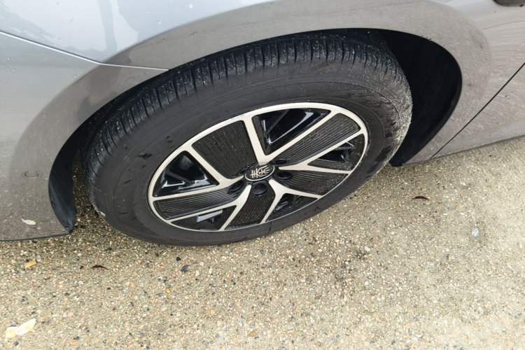 Used BYD Qin L 2025 DM-i Smart Drive 120KM Leading Model Left Front Wheel Hub