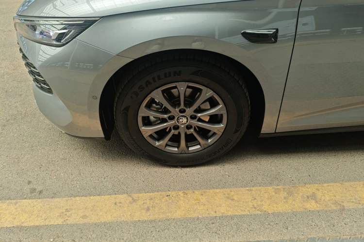 Used BYD Qin L 2025 DM-i Smart Drive 80KM Leading Model Left Front Wheel Hub
