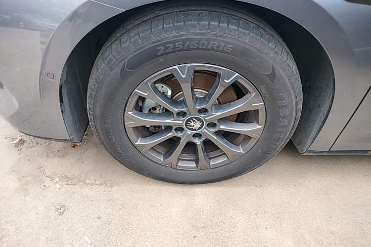 Used BYD Qin L 2025 DM-i Smart Drive 80KM Leading Model Left Front Wheel Hub