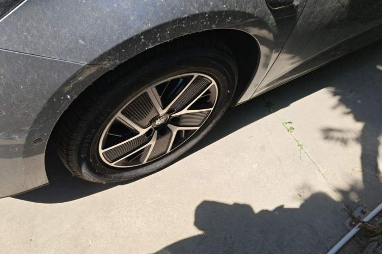Used BYD Qin L 2025 DM-i Smart Drive 120KM Superior Model Left Front Wheel Hub