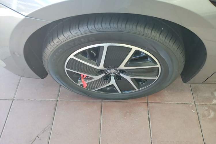 Used BYD Qin L 2025 DM-i Smart Drive 120KM Leading Model Left Front Wheel Hub