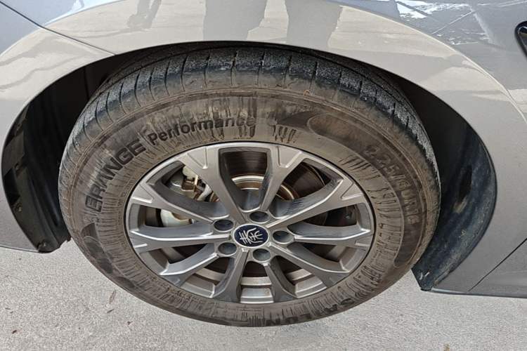 Used BYD Qin L 2025 DM-i Smart Drive 80KM Leading Model Left Front Wheel Hub