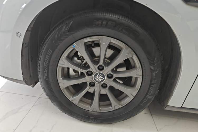 Used BYD Qin L 2025 DM-i Smart Drive 80KM Leading Model Left Front Wheel Hub