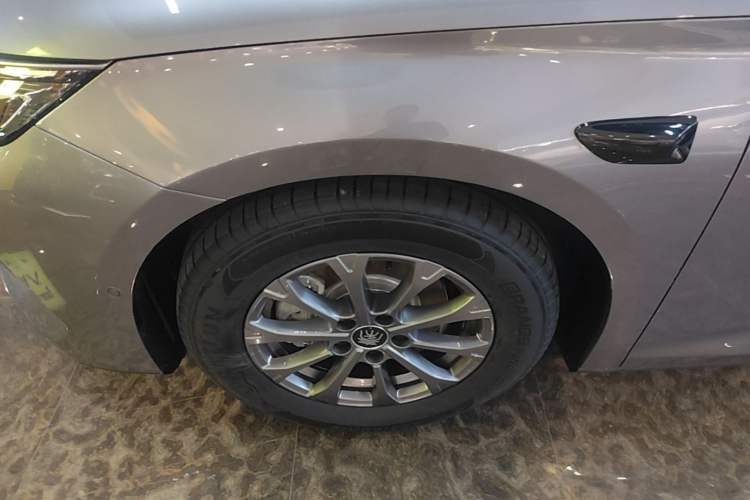 Used BYD Qin L 2025 DM-i Smart Drive 80KM Leading Model Left Front Wheel Hub