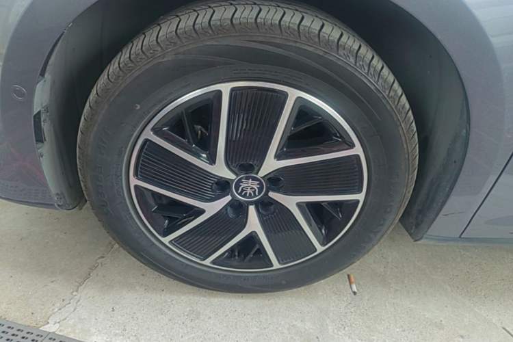 Used BYD Qin L 2025 DM-i Smart Drive 120KM Superior Model Left Front Wheel Hub