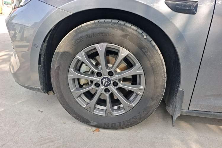 Used BYD Qin L 2025 DM-i Smart Drive 80KM Leading Model Left Front Wheel Hub