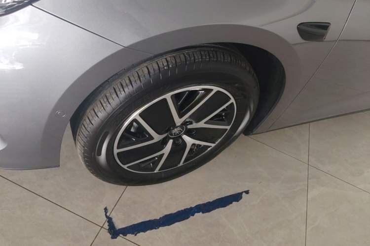 Used BYD Qin L 2025 DM-i Smart Drive 120KM Leading Model Left Front Wheel Hub