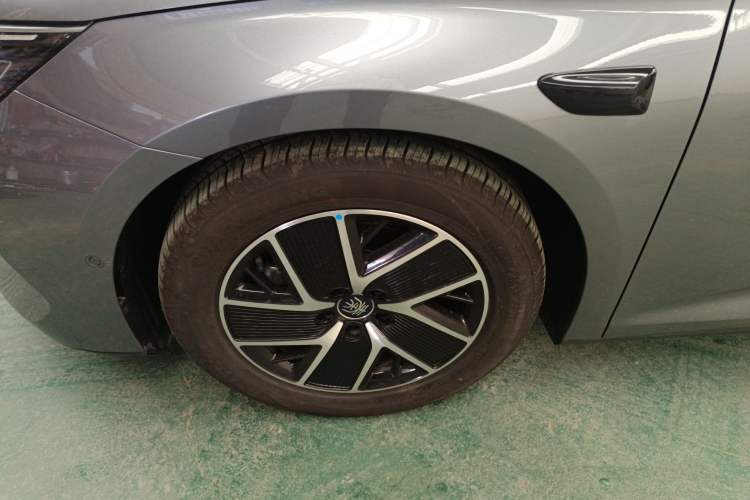 Used BYD Qin L 2025 DM-i Smart Drive 80KM Superior Model Left Front Wheel Hub