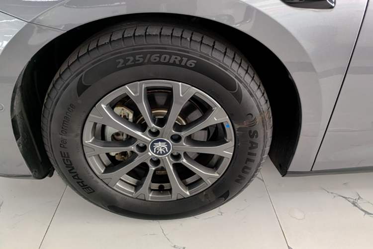 Used BYD Qin L 2025 DM-i Smart Drive 80KM Leading Model Left Front Wheel Hub