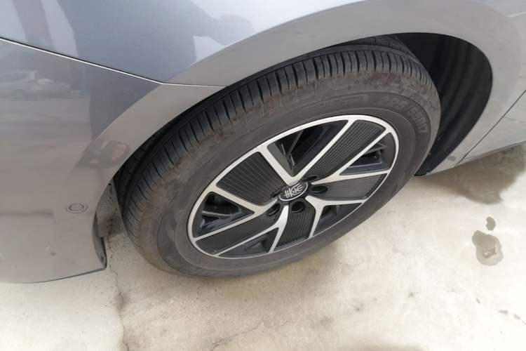 Used BYD Qin L 2025 DM-i Smart Drive 120KM Leading Model Left Front Wheel Hub