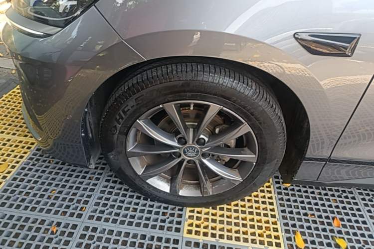 Used BYD Qin L 2025 EV 545KM Beyond Version Left Front Wheel Hub