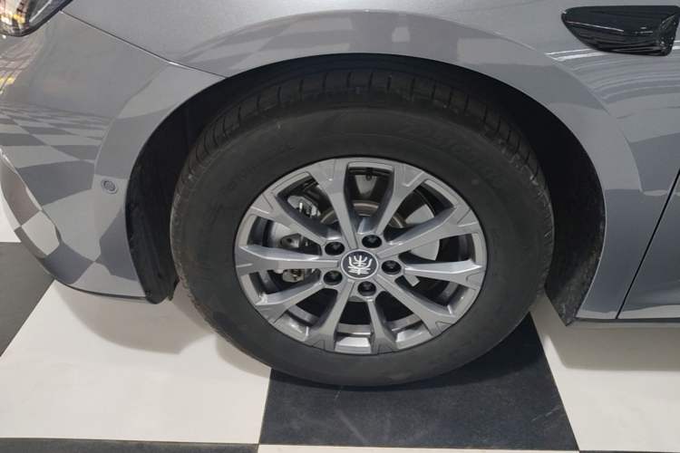 Used BYD Qin L 2025 DM-i Smart Drive 80KM Leading Model Left Front Wheel Hub