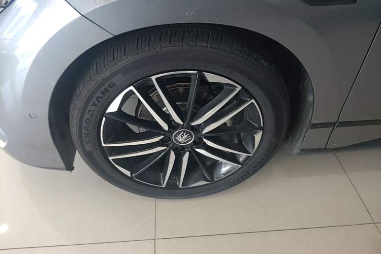 Used BYD Qin L 2025 EV 545KM Excellence Edition Left Front Wheel Hub