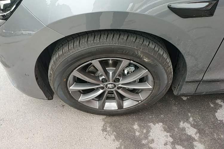 Used BYD Qin L 2025 EV 470KM Leading Edition Left Front Wheel Hub