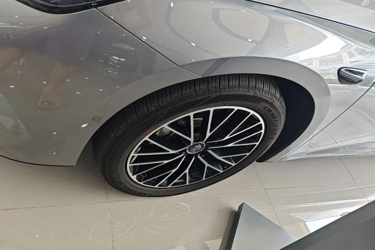 Used BYD Qin L 2025 DM-i Smart Drive 120KM Excellence Model Left Front Wheel Hub