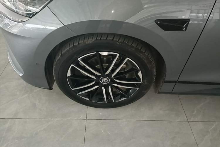 Used BYD Qin L 2025 EV 545KM Excellence Edition Left Front Wheel Hub