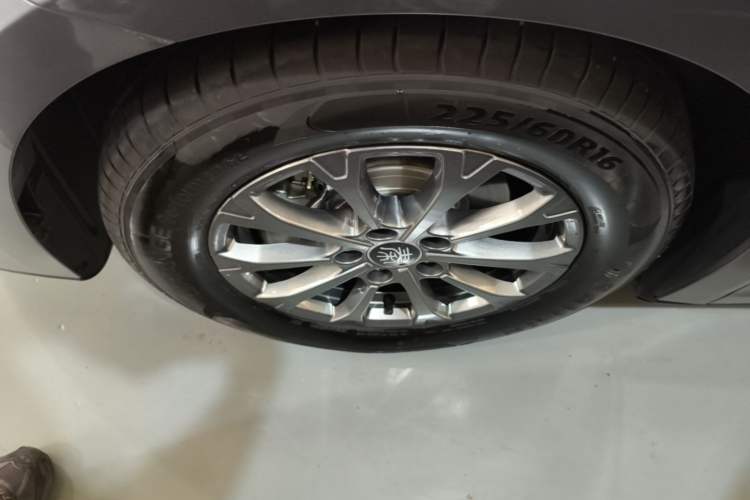 Used BYD Qin L 2025 DM-i Smart Drive 80KM Leading Model Left Front Wheel Hub