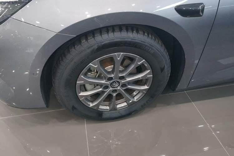 Used BYD Qin L 2025 DM-i Smart Drive 80KM Leading Model Left Front Wheel Hub