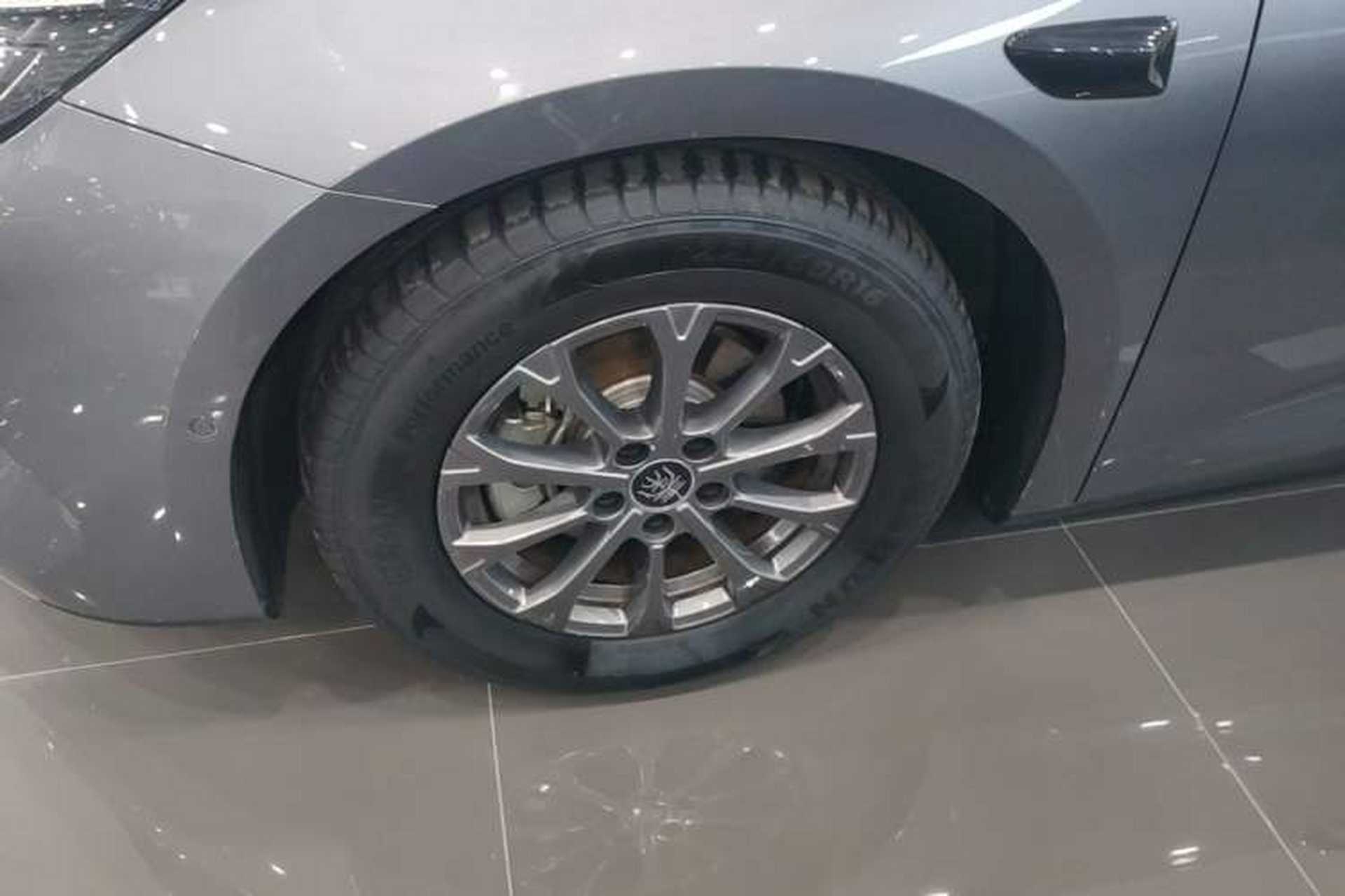 Used BYD Qin L 2025 DM-i Smart Drive 80KM Leading Model Left Front Wheel Hub
