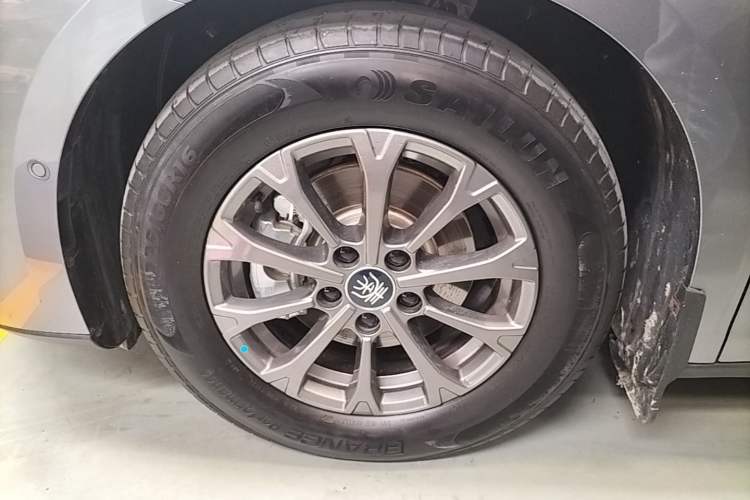 Used BYD Qin L 2025 DM-i Smart Drive 80KM Leading Model Left Front Wheel Hub
