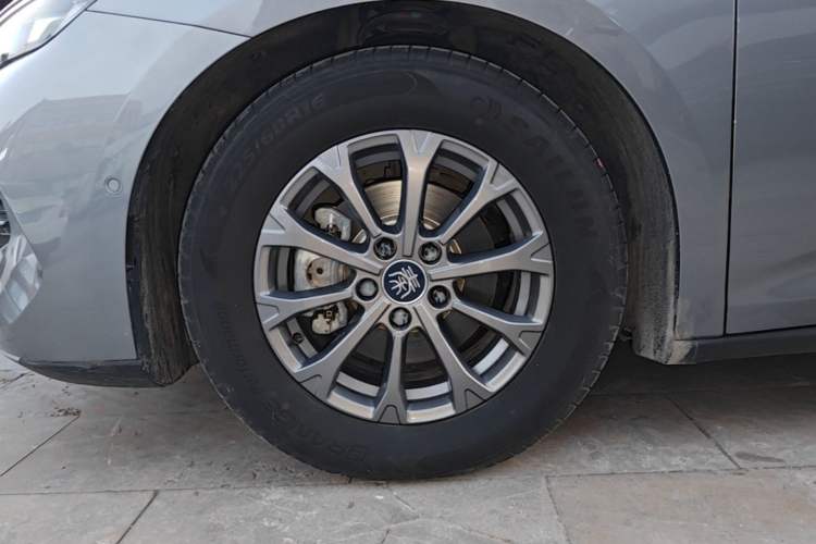 Used BYD Qin L 2025 DM-i Smart Drive 80KM Leading Model Left Front Wheel Hub