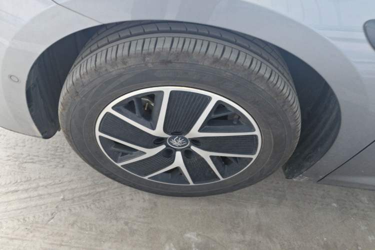 Used BYD Qin L 2025 DM-i Smart Drive 120KM Leading Model Left Front Wheel Hub