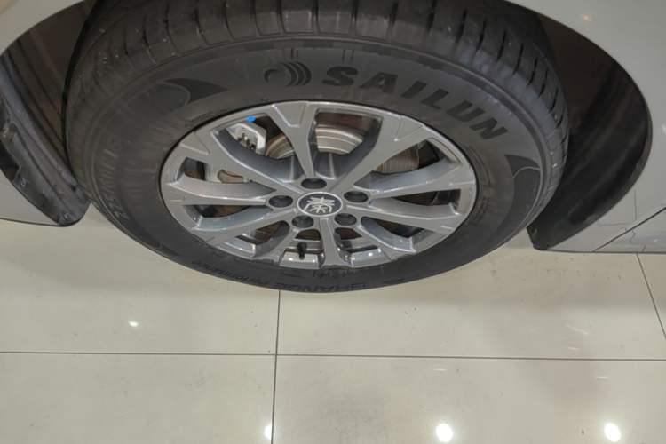 Used BYD Qin L 2025 DM-i Smart Drive 80KM Leading Model Left Front Wheel Hub