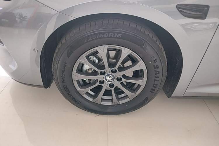 Used BYD Qin L 2025 DM-i Smart Drive 80KM Leading Model Left Front Wheel Hub