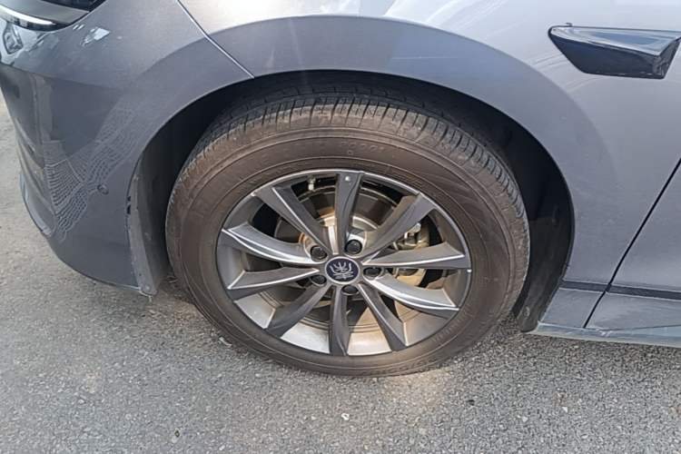 Used BYD Qin L 2025 EV 470KM Leading Edition Left Front Wheel Hub