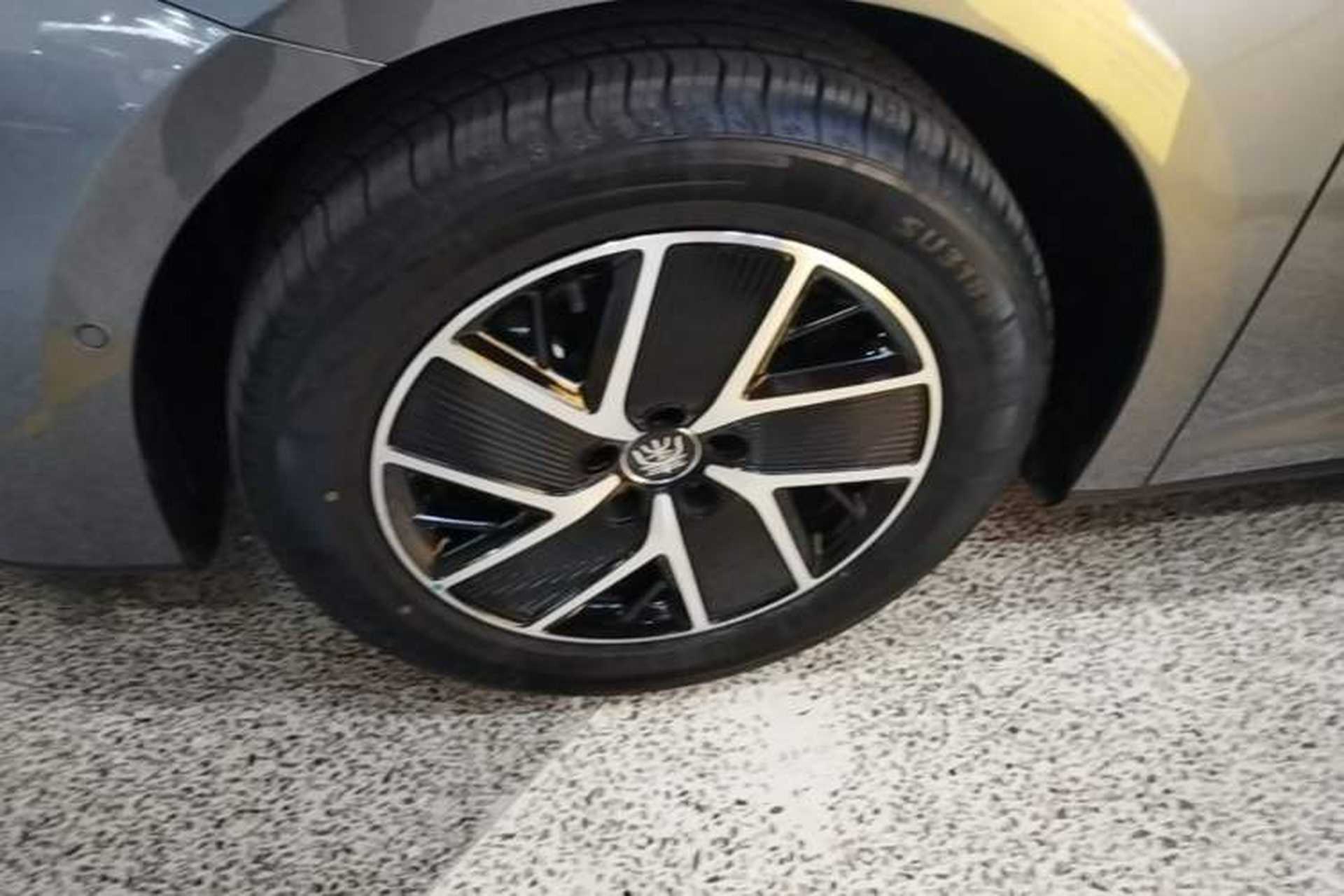 Used BYD Qin L 2025 DM-i Smart Drive 120KM Superior Model Left Front Wheel Hub