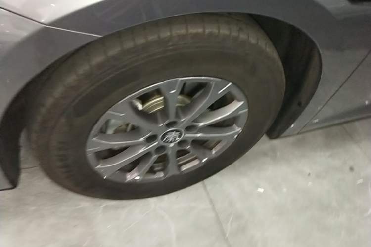 Used BYD Qin L 2025 DM-i Smart Drive 80KM Leading Model Left Front Wheel Hub