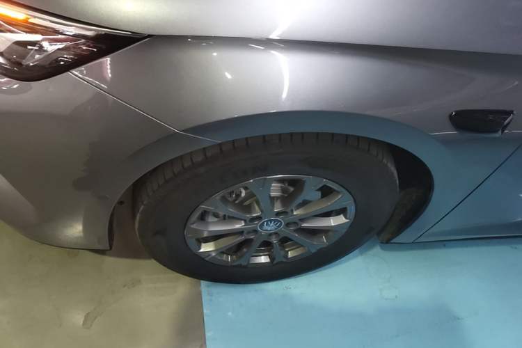 Used BYD Qin L 2025 DM-i Smart Drive 80KM Leading Model Left Front Wheel Hub