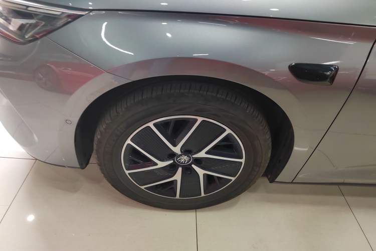 Used BYD Qin L 2025 DM-i Smart Drive 120KM Superior Model Left Front Wheel Hub