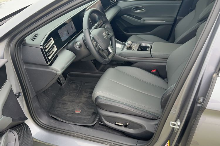 Used BYD Qin L 2025 DM-i Smart Drive 120KM Superior Model Left Rear Seat