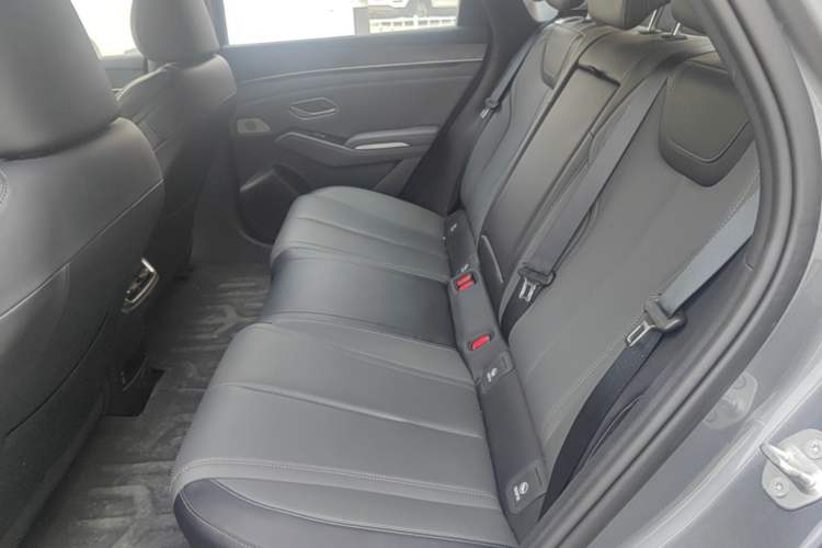 Used BYD Qin L 2025 DM-i Smart Drive 120KM Superior Model Left Rear Seat
