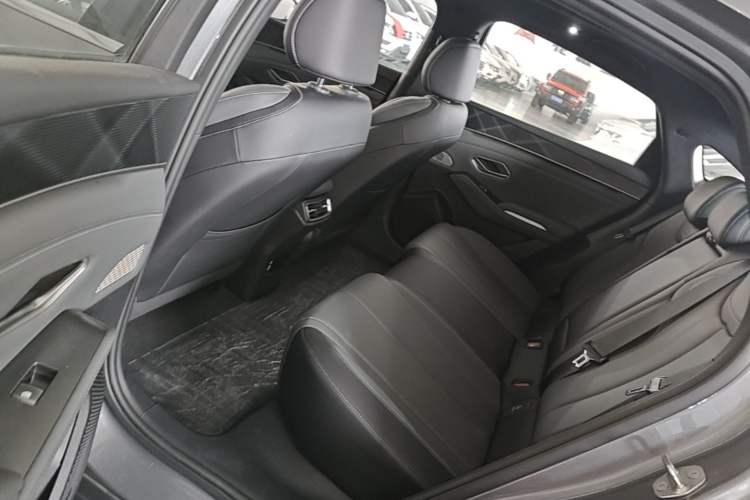 Used BYD Qin L 2025 DM-i Smart Drive 120KM Superior Model Left Rear Seat