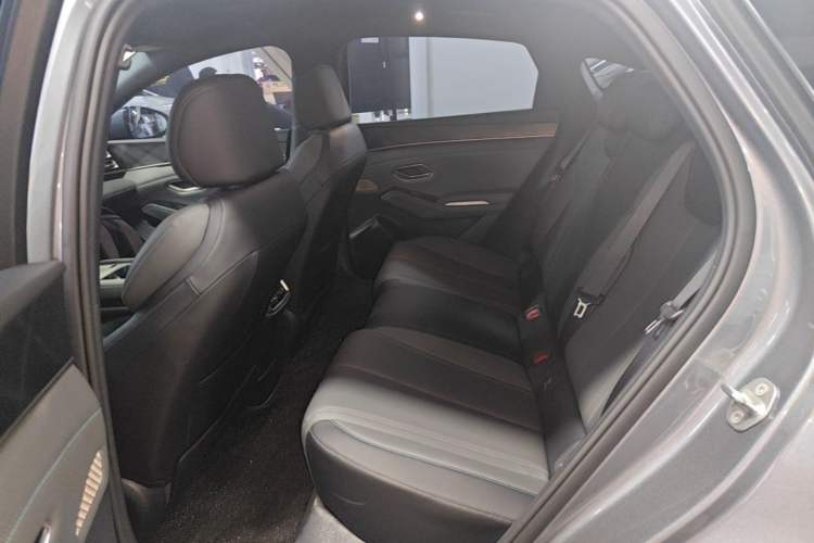 Used BYD Qin L 2025 DM-i Smart Drive 80KM Superior Model Left Rear Seat