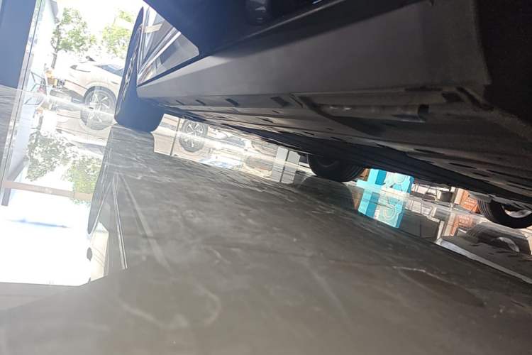 Used BYD Qin L 2025 DM-i Smart Drive 120KM Superior Model Left Side Sill
